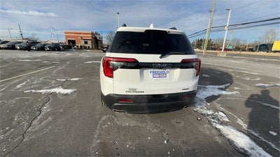 2023 GMC Acadia SLT
